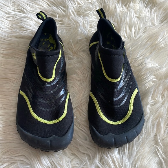 Slip grip black green slip on water lake waterfall pool shoes wide toes 11-12 - Picture 1 of 17